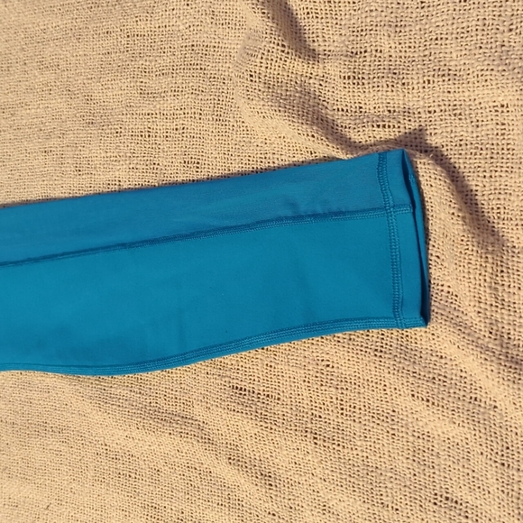 New With Tag Fabletics Mila High-Wasted Pocket Leggings - Picture 3 of 8